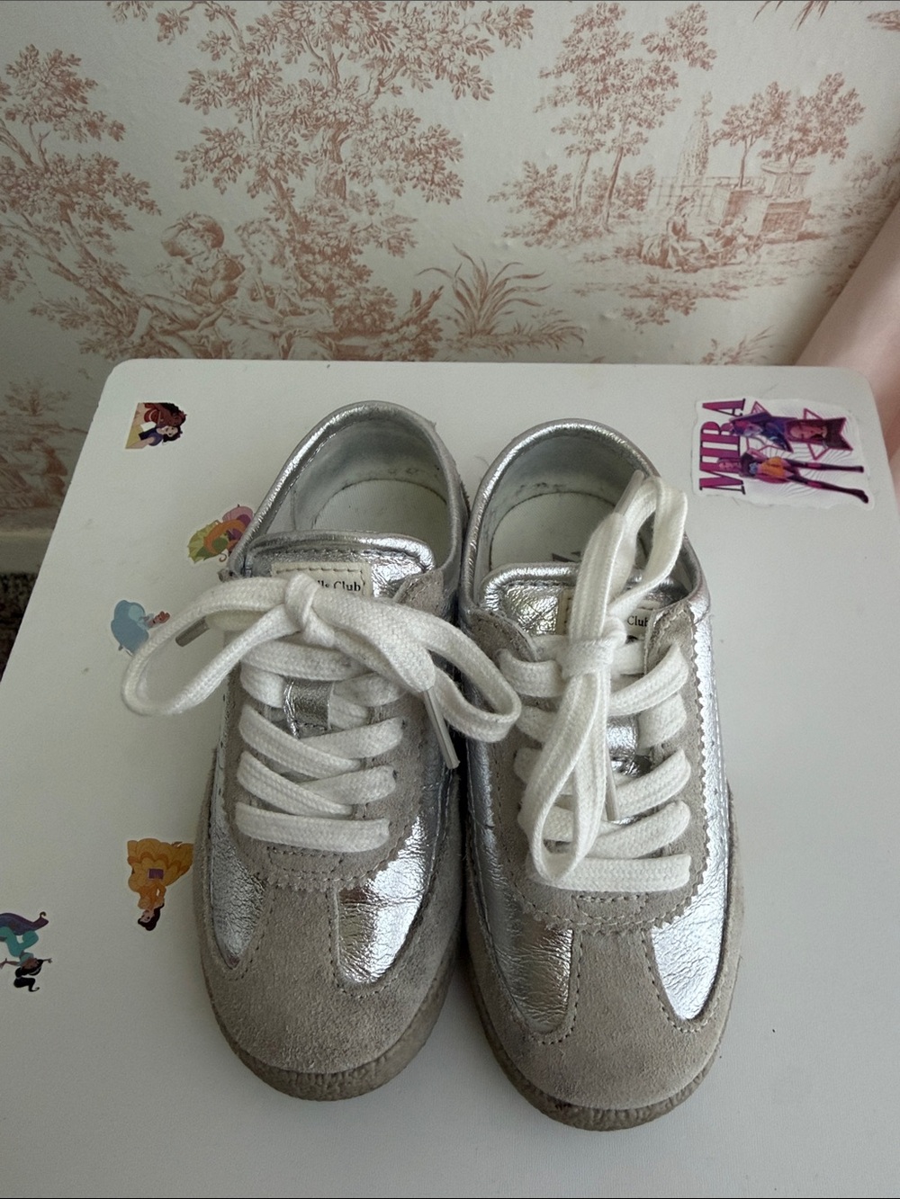 Kids Silver Metallic Lace-Up Sneakers size 8.5